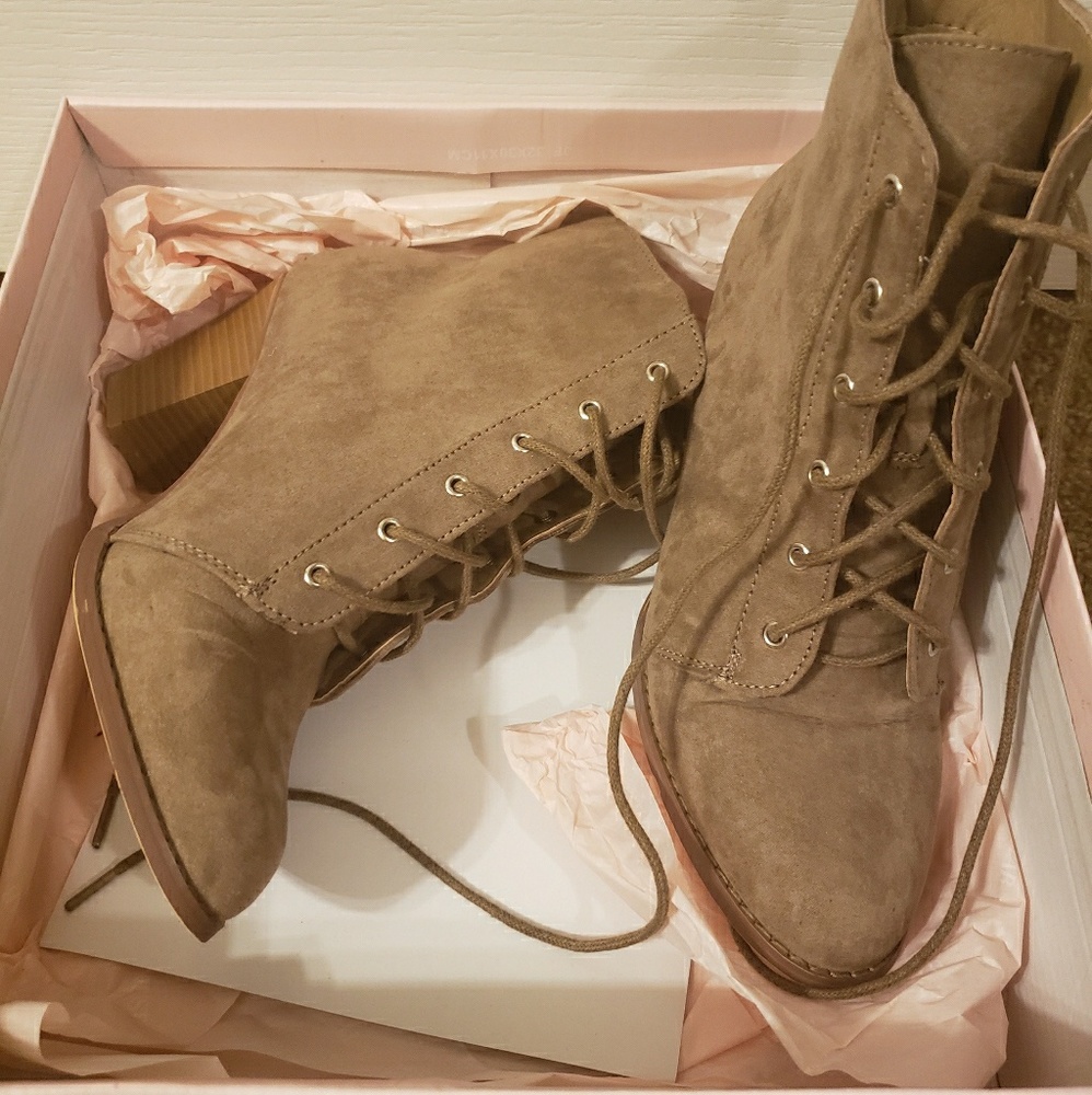 BOOTIES